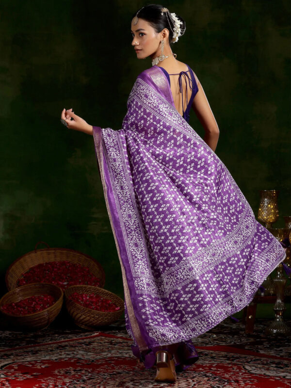 Purple Printed Silk Blend Saree With Unstitched Blouse Piece - Image 3