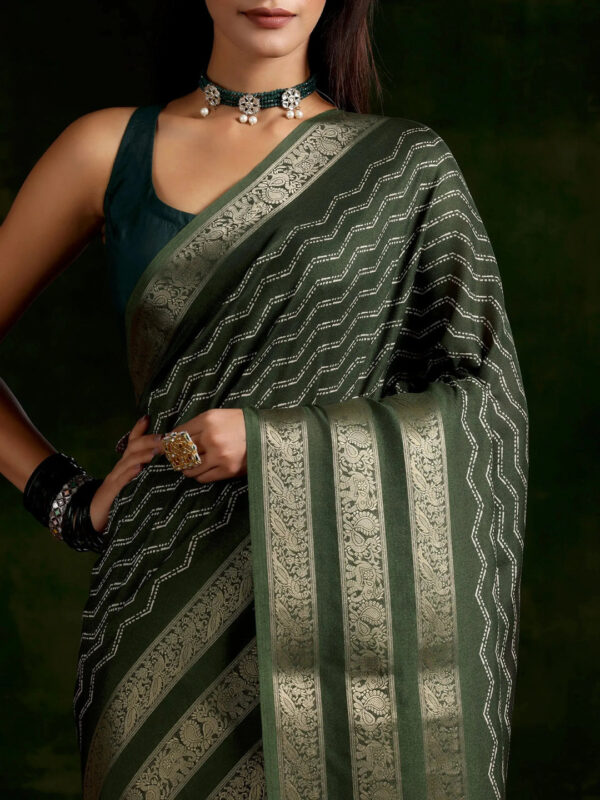 Olive Printed Silk Blend Saree With Unstitched Blouse Piece - Image 3