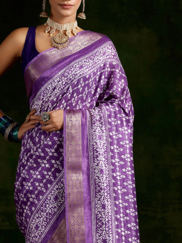 Purple Printed Silk Blend Saree With Unstitched Blouse Piece - Image 5